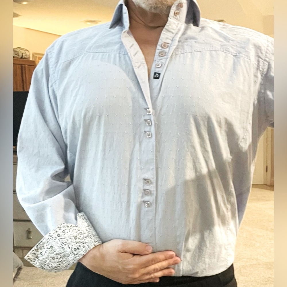 BOGOSSE European 6/XL love the 3 buttons love the cut out on the roll over cuffs